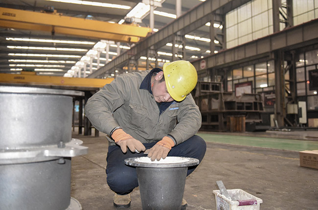 李衛(wèi)華參與制砂樓設(shè)備的研發(fā)