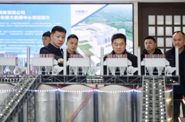 張治民董事長(zhǎng)介紹多位一體循環(huán)建材產(chǎn)業(yè)園項(xiàng)目建設(shè)理念