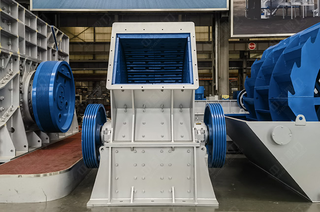 中譽(yù)鼎力DLPCZ1512重型錘式破碎機(jī) 中譽(yù)鼎力DLPCZ1512重型錘式破碎機(jī)