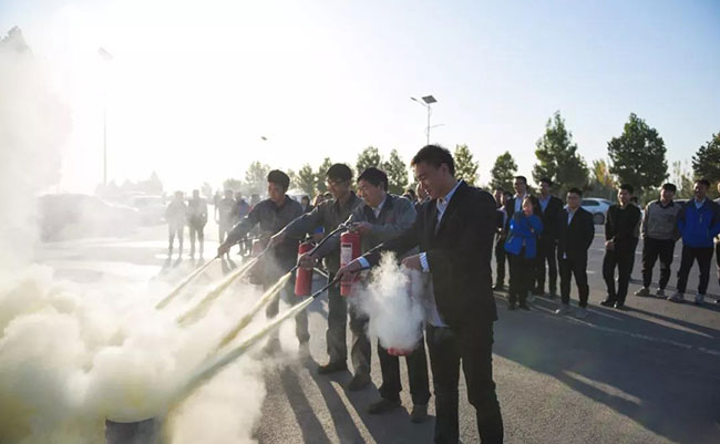 中譽(yù)鼎力智能裝備有限公司進(jìn)行消防實(shí)操演練