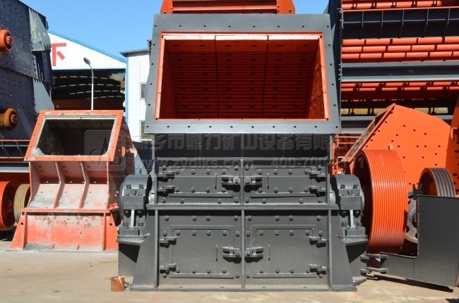 新鄉(xiāng)鼎力進(jìn)軍東南亞破碎機(jī)設(shè)備之錘式破碎機(jī)