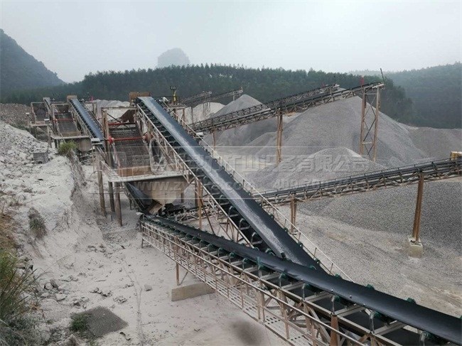 新鄉(xiāng)鼎力承建的石料生產(chǎn)線現(xiàn)場