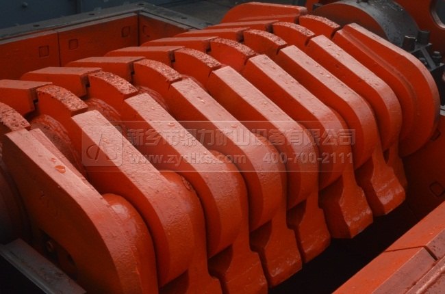 板錘式整形機轉(zhuǎn)子內(nèi)部