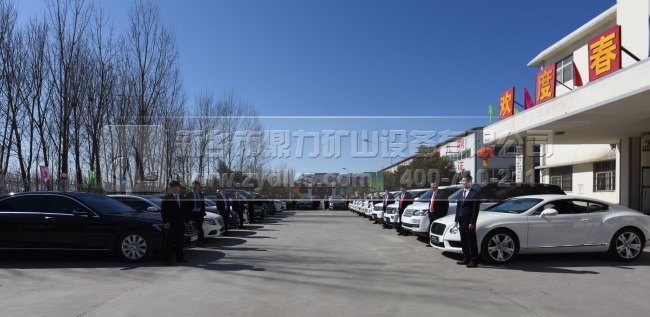 新鄉(xiāng)鼎力售后服務(wù)團隊車輛