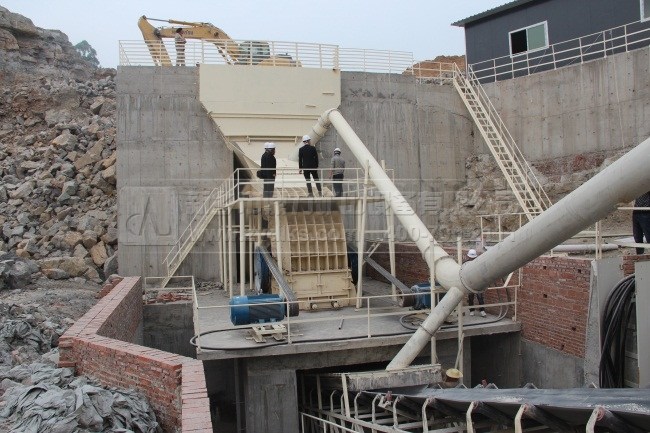 錘式破碎機(jī)設(shè)備