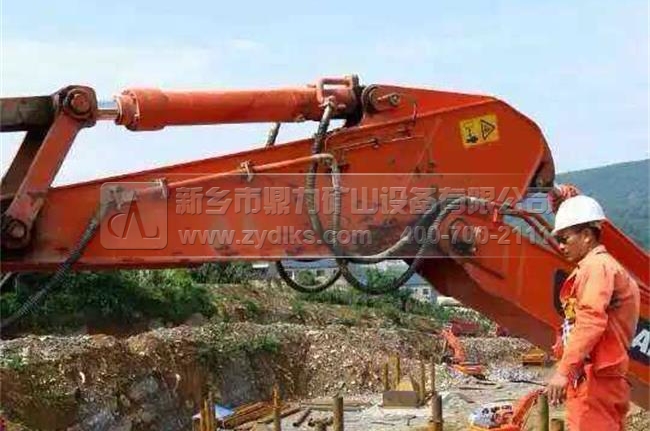 時(shí)產(chǎn)1200噸石料生產(chǎn)線安裝現(xiàn)場(chǎng)