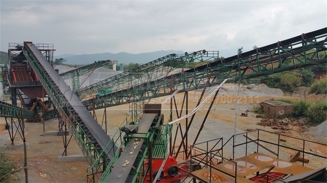 生產(chǎn)線中的洗砂機(jī)