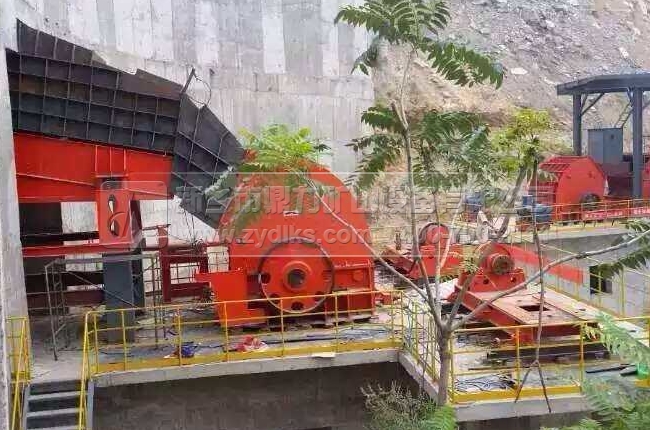 石灰石破碎機(jī),水泥廠用破碎機(jī)