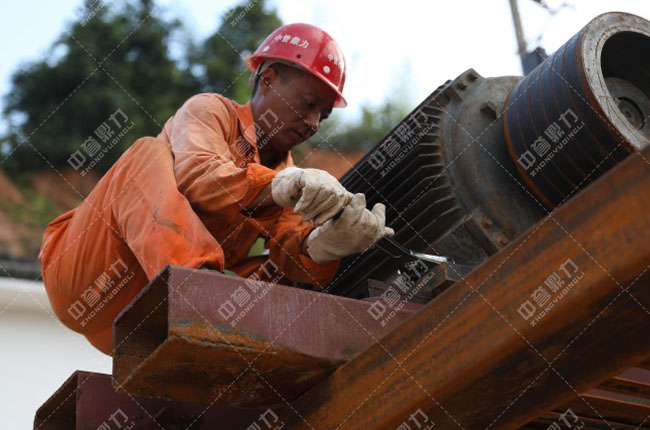 單段錘式破碎機(jī)維修