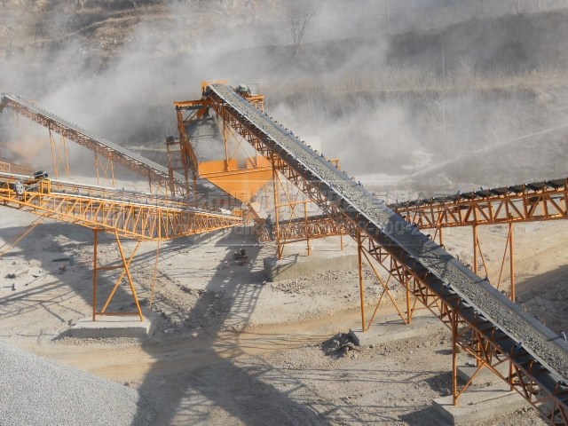 青石生產(chǎn)線生產(chǎn)現(xiàn)場