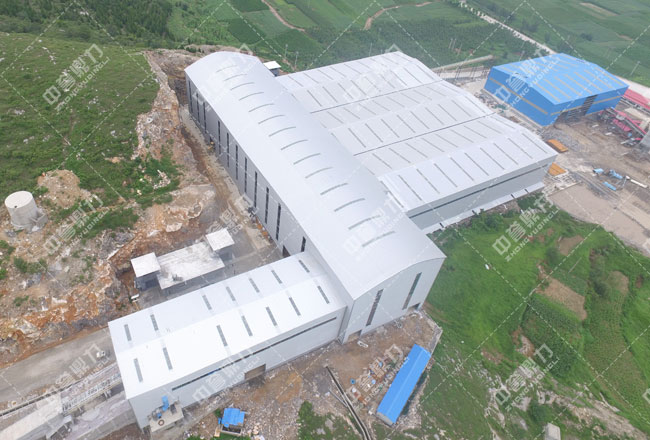 河北白沙大型石料破碎機(jī)使用現(xiàn)場