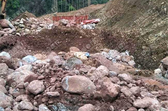 生產(chǎn)線要加工的石頭