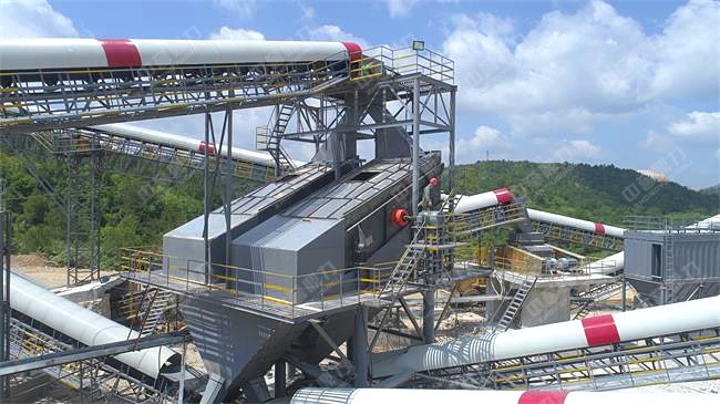 生產(chǎn)現(xiàn)場的篩分設(shè)備