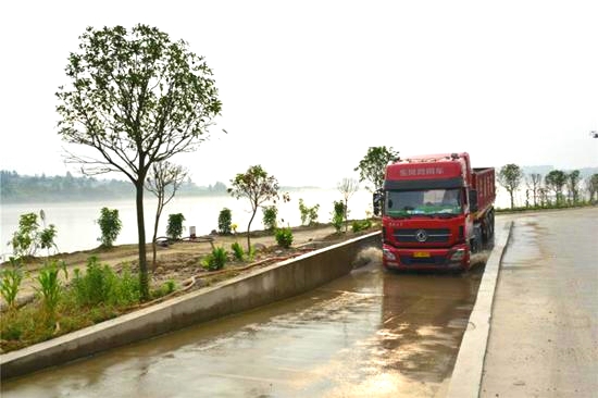 貨運(yùn)車輛輪胎沖洗