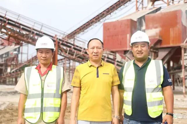 ����(w��)�N�۽�(j��ng)�����A܊�����b�ۺ󹤳̎��������c���ɽ��ʯ���ο���Ӱ