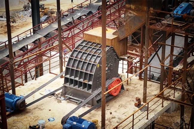 碎石機加工現(xiàn)場