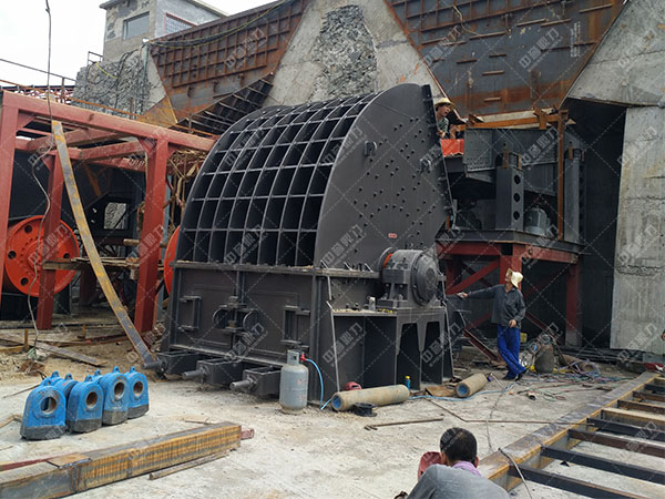 錘式破碎機(jī)應(yīng)用現(xiàn)場(chǎng)