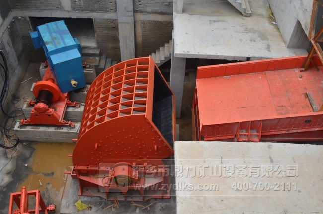 重錘式破碎機(jī)使用現(xiàn)場