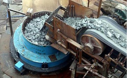 圓錐破碎機(jī)加工現(xiàn)場(chǎng)