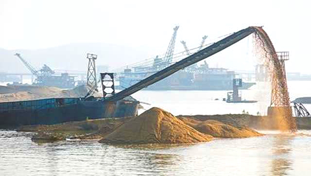 采砂現(xiàn)場(chǎng)