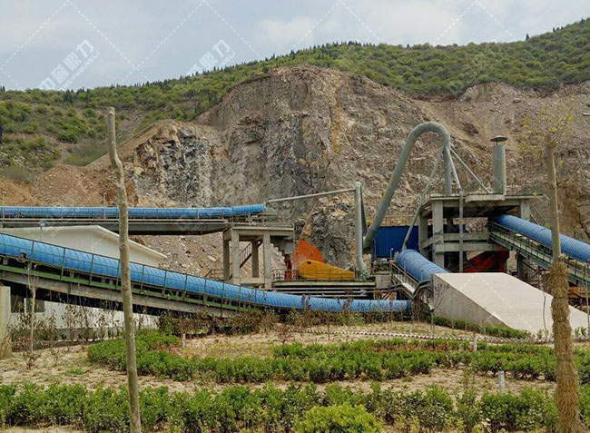 投產(chǎn)的環(huán)保采石場(chǎng)