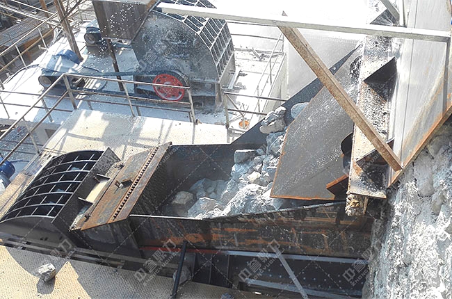 錘破機(jī)打石子現(xiàn)場(chǎng)