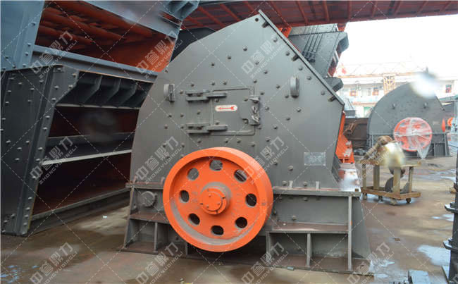 時產(chǎn)200噸錘式碎石機(jī)