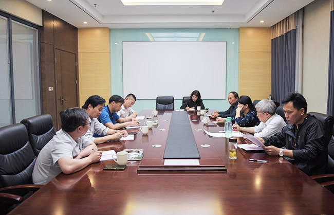 新鄉(xiāng)市工信局及新鄉(xiāng)職業(yè)技術(shù)學(xué)院導(dǎo)蒞臨中譽(yù)鼎力交流校企合作