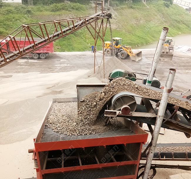 鵝卵石制沙生產(chǎn)線現(xiàn)場(chǎng)