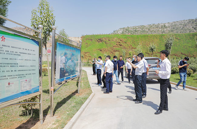 湖北省赤壁市導(dǎo)考察礦山生態(tài)修復(fù)及環(huán)境治理情況