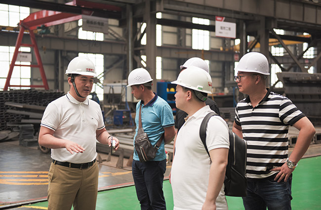 參觀中譽(yù)鼎力智能化一體生產(chǎn)車(chē)間