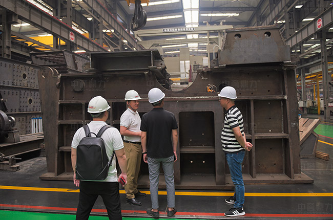 參觀中譽(yù)鼎力智能化一體生產(chǎn)車(chē)間