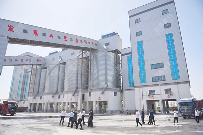 參觀藍(lán)天環(huán)保材料有限公司四位一體建材生產(chǎn)項(xiàng)目