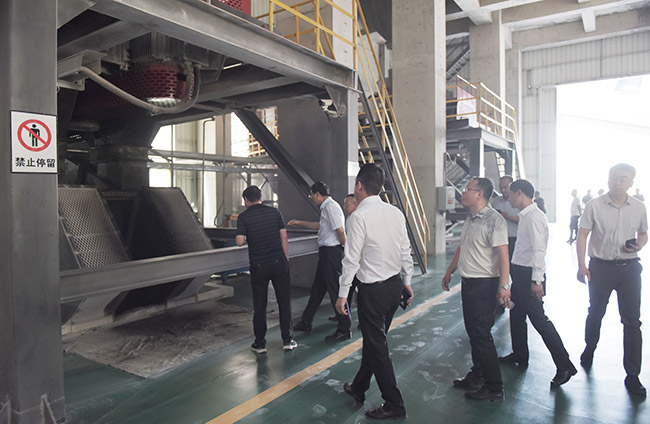 參觀藍(lán)天環(huán)保材料有限公司四位一體建材生產(chǎn)項(xiàng)目