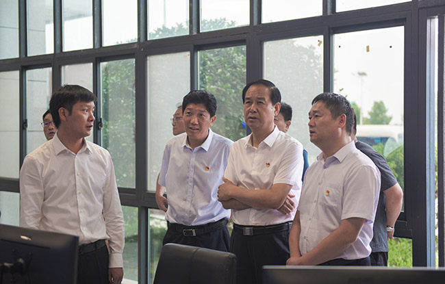 滎陽市導(dǎo)一行實(shí)地參觀中譽(yù)鼎力礦山管理云數(shù)據(jù)