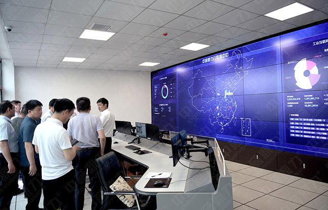 滎陽市導(dǎo)一行實(shí)地參觀中譽(yù)鼎力礦山管理云數(shù)據(jù)