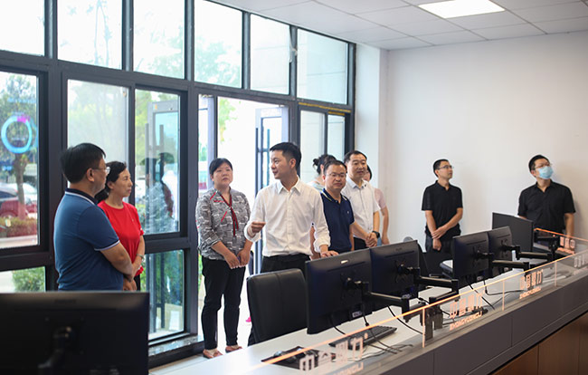 參觀中譽(yù)鼎力礦山管理云數(shù)據(jù)