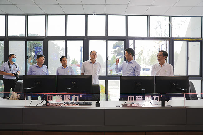 參觀中譽(yù)鼎力礦山管理云數(shù)據(jù)